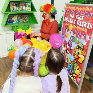 VEČE MALIH KLOVNOVA HK4 (24)