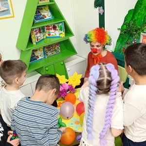 VEČE MALIH KLOVNOVA HK4 (28)