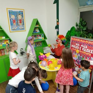 VEČE MALIH KLOVNOVA HK4 (30)