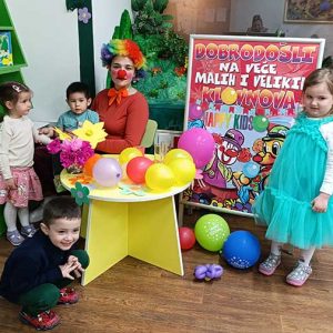 VEČE MALIH KLOVNOVA HK4 (31)