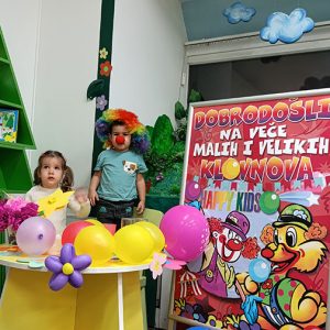 VEČE MALIH KLOVNOVA HK4 (32)