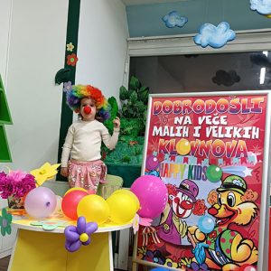 VEČE MALIH KLOVNOVA HK4 (33)