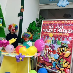 VEČE MALIH KLOVNOVA HK4 (34)