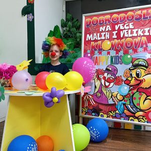 VEČE MALIH KLOVNOVA HK4 (39)