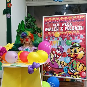 VEČE MALIH KLOVNOVA HK4 (41)