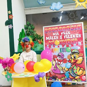 VEČE MALIH KLOVNOVA HK4 (46)