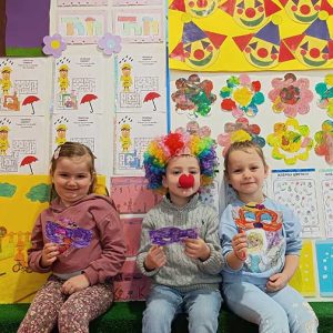 VEČE MALIH KLOVNOVA HK4 (62)