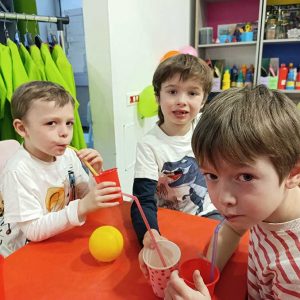 VEČE MALIH KLOVNOVA HK6 (17)