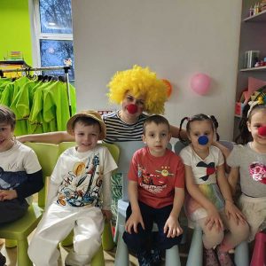 VEČE MALIH KLOVNOVA HK6 (25)