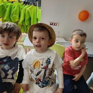 VEČE MALIH KLOVNOVA HK6 (28)