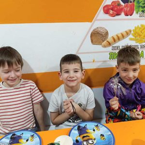 VEČE MALIH KLOVNOVA HK6 (38)