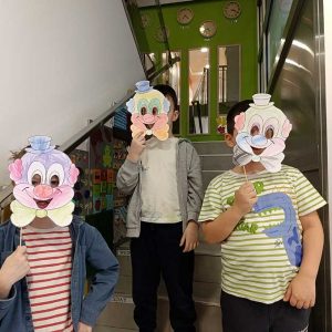 VEČE MALIH KLOVNOVA HK6 (46)