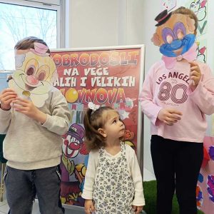 VEČE MALIH KLOVNOVA HK6 (51)