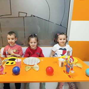 VEČE MALIH KLOVNOVA HK6 (53)