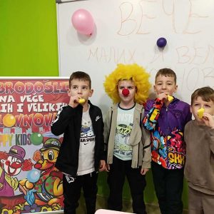 VEČE MALIH KLOVNOVA HK6 (7)