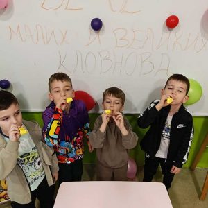 VEČE MALIH KLOVNOVA HK6 (9)