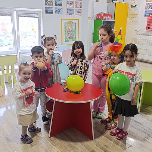 VEČE MALIH KLOVNOVA HK7 (1)