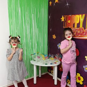 VEČE MALIH KLOVNOVA HK7 (10)