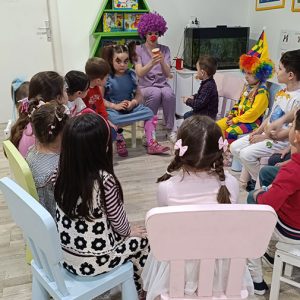 VEČE MALIH KLOVNOVA HK7 (12)