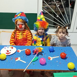 VEČE MALIH KLOVNOVA HK7 (18)