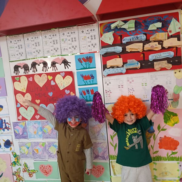 VEČE MALIH KLOVNOVA HK9 (1)