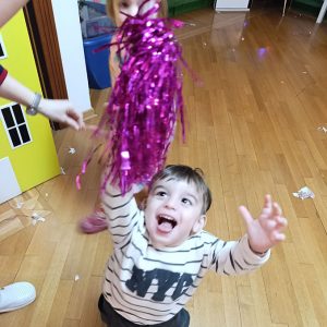 VEČE MALIH KLOVNOVA HK9 (20)