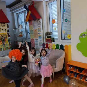 VEČE MALIH KLOVNOVA HK9 (24)