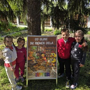 VEŠTE RUKE KOJE STVARAJU ČUDA (10)