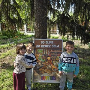 VEŠTE RUKE KOJE STVARAJU ČUDA (12)