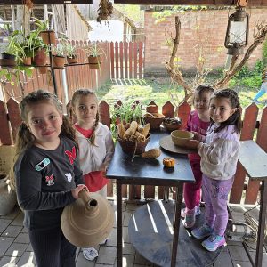 VEŠTE RUKE KOJE STVARAJU ČUDA (13)