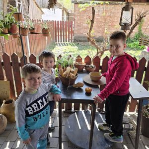 VEŠTE RUKE KOJE STVARAJU ČUDA (14)