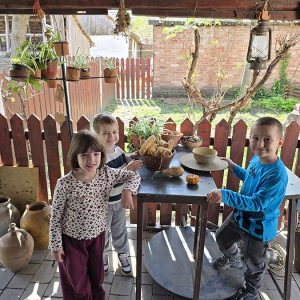 VEŠTE RUKE KOJE STVARAJU ČUDA (15)