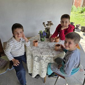 VEŠTE RUKE KOJE STVARAJU ČUDA (16)