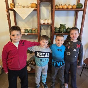 VEŠTE RUKE KOJE STVARAJU ČUDA (27)