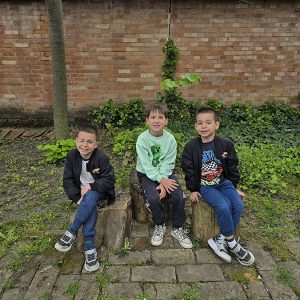 VEŠTE RUKE KOJE STVARAJU ČUDA (50)