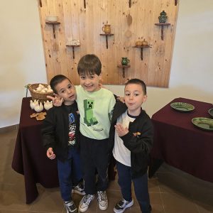 VEŠTE RUKE KOJE STVARAJU ČUDA (66)