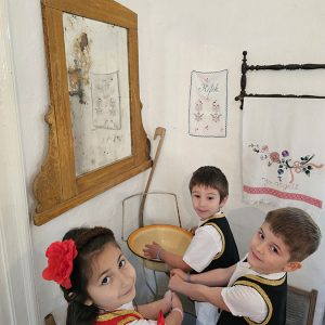 ZAVIRIMO U SVET TRADICIJE (16)