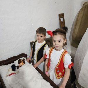 ZAVIRIMO U SVET TRADICIJE (20)