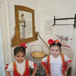 ZAVIRIMO U SVET TRADICIJE (45)