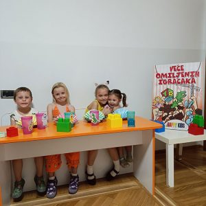 VEČE OMILJENIH IGRAČAKA HK9 (18)