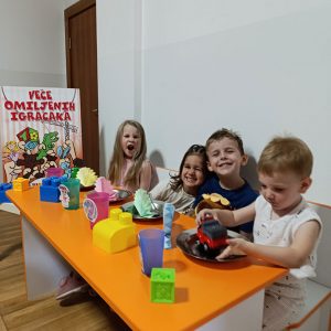 VEČE OMILJENIH IGRAČAKA HK9 (20)