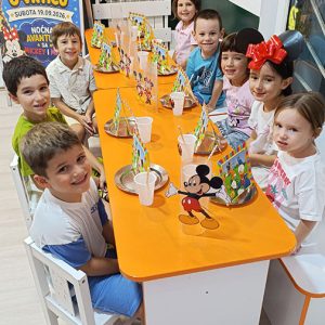 NOĆNA AVANTURA SA MICKEY AND MINNIE HK7 (11)