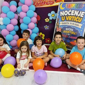NOĆNA AVANTURA SA MICKEY AND MINNIE HK7 (19)